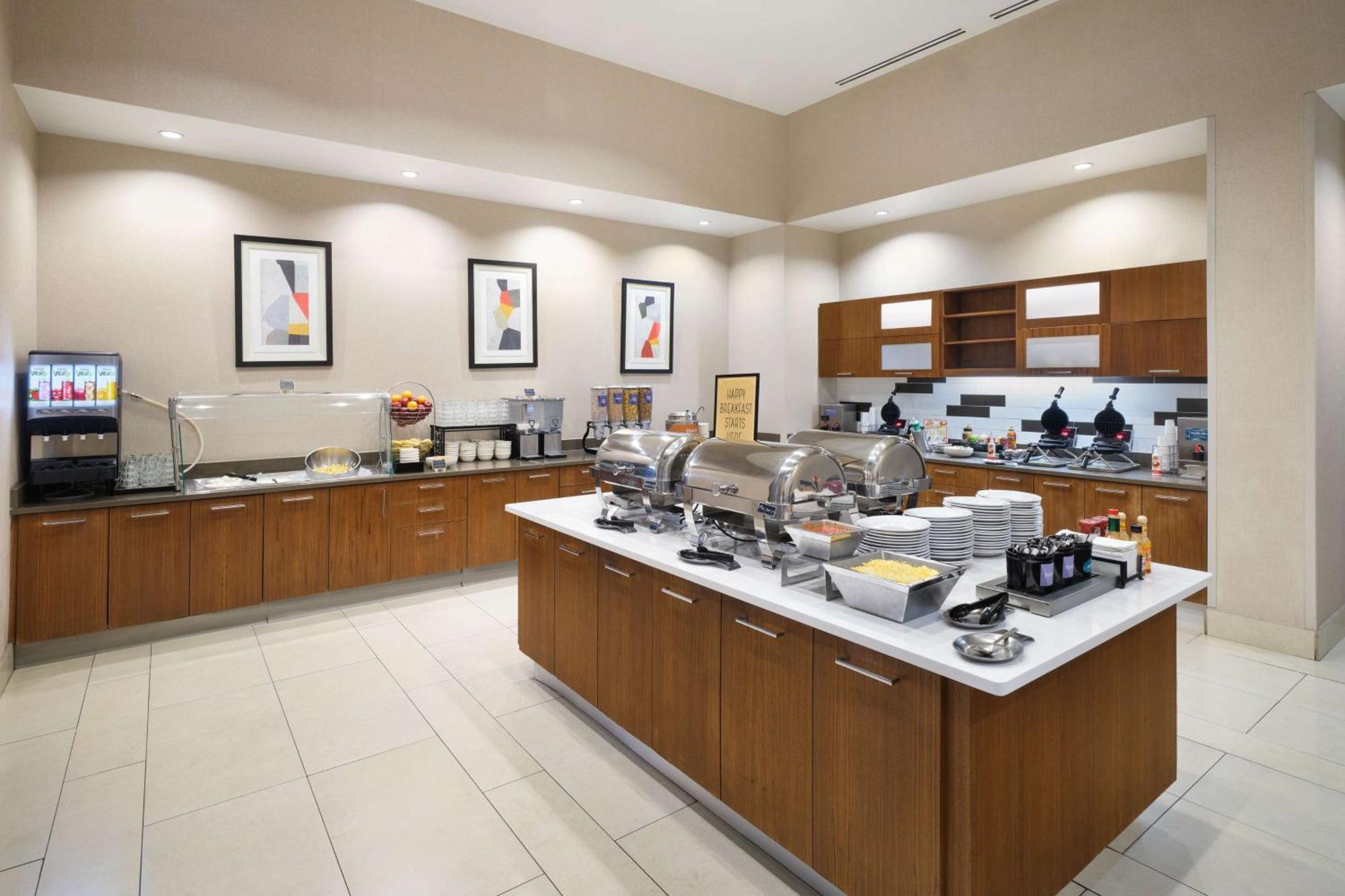Hotel Hampton & Downtown Convention Center Denver