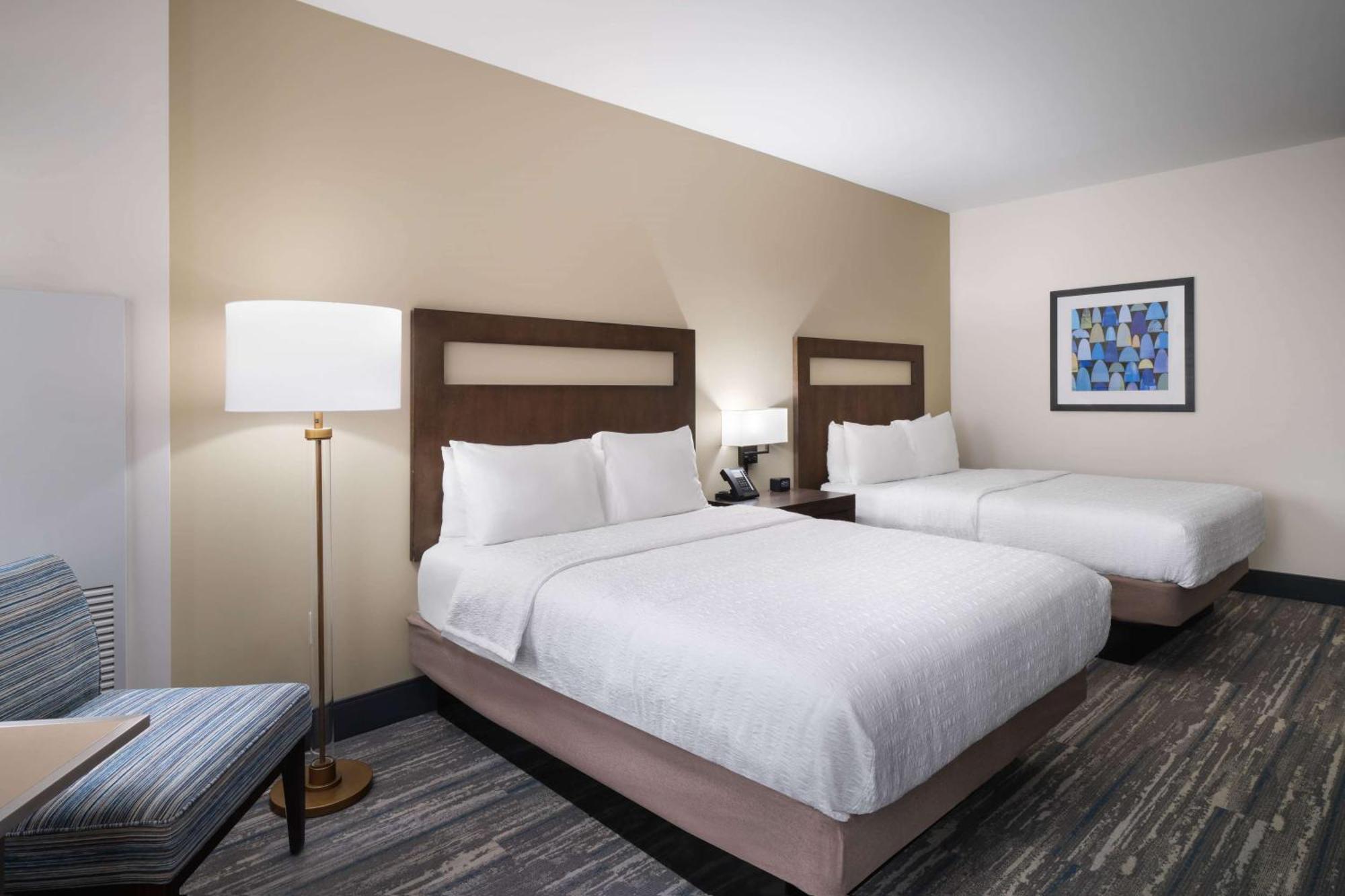Hampton & Downtown Convention Center Hotel